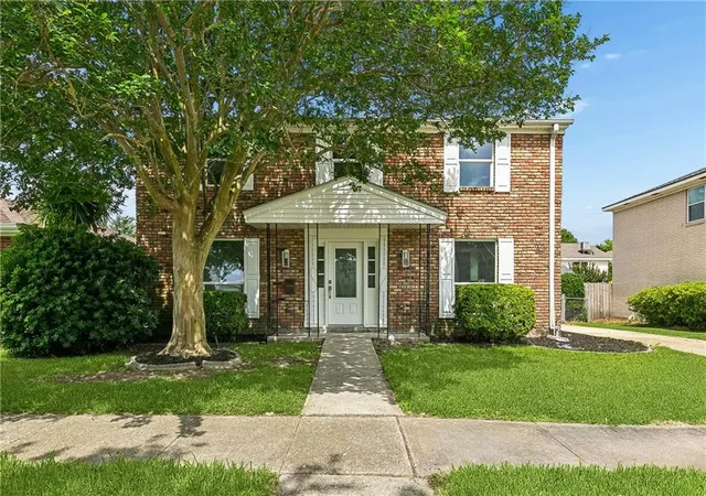 Photo 1 of Single family home for sale at 33 Antigua Dr, Kenner, LA 70065 | MLS# 2559312 | Listing updated on 2026-09-01