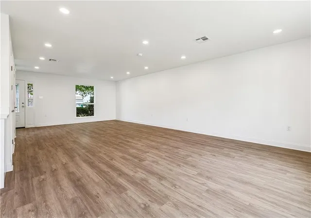Photo 3 of Single family home for sale at 33 Antigua Dr, Kenner, LA 70065 | MLS# 2559312 | Listing updated on 2026-09-01