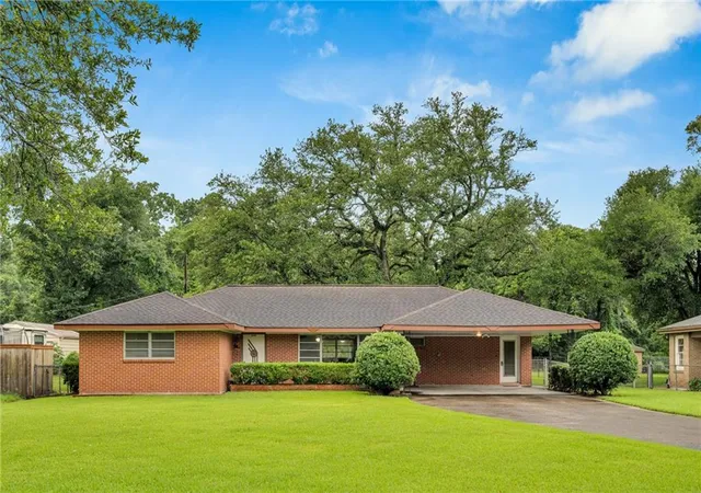 Photo 1 of Sale Pending at 312 Oak Ave, Bridge City, LA 70094 | MLS# 2559646 | Listing updated on 2026-10-02