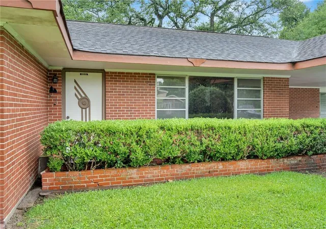 Photo 3 of Sale Pending at 312 Oak Ave, Bridge City, LA 70094 | MLS# 2559646 | Listing updated on 2026-10-02