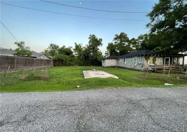 Photo 2 of Single family home for sale at 915 Adair St, Mandeville, LA 70448 | MLS# 2559572 | Listing updated on 2026-09-22