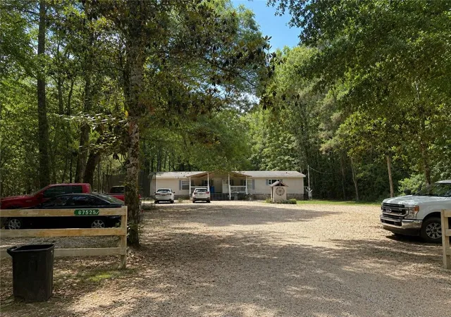 Photo 2 of Single family home for sale at 67525 Hiern Dr, Mandeville, LA 70471 | MLS# 2560062 | Listing updated on 2026-09-08