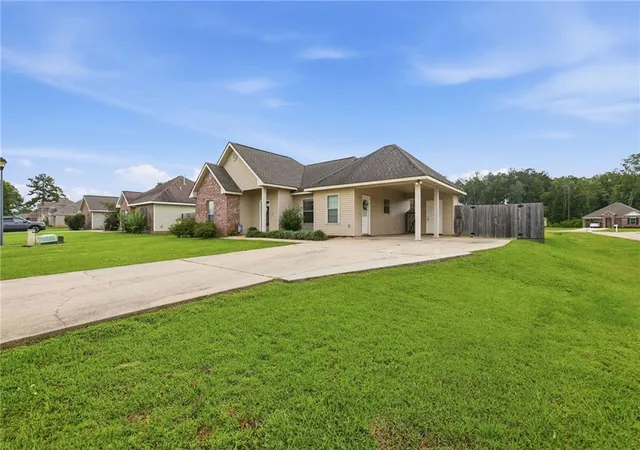 Photo 2 of Sale Pending at 48310 Fox Holw Blvd, Hammond, LA 70401 | MLS# 2558535 | Listing updated on 2026-09-05