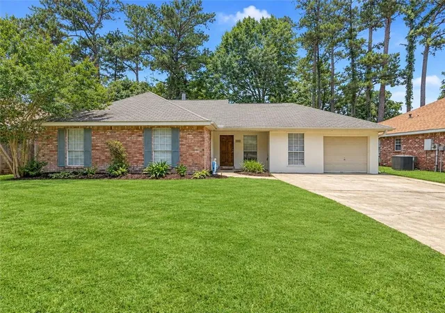 Photo 1 of Single family home for sale at 2154 Biron St, Mandeville, LA 70448 | MLS# 2560180 | Listing updated on 2026-09-10