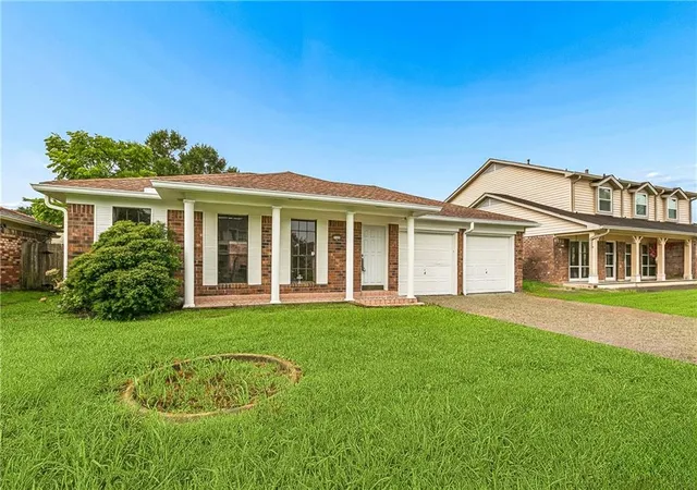 Photo 1 of Single family home for sale at 2121 Titan Dr, Harvey, LA 70058 | MLS# 2560526 | Listing updated on 2026-09-28