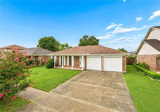 Photo 3 of Single family home for sale at 2121 Titan Dr, Harvey, LA 70058 | MLS# 2560526 | Listing updated on 2026-09-28