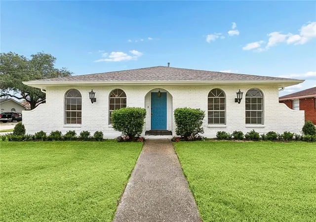 Photo 1 of Single family home for sale at 2017 Houma Blvd, Metairie, LA 70001 | MLS# 2560272 | Listing updated on 2026-10-04