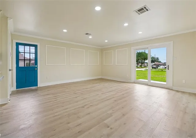 Photo 3 of Single family home for sale at 2017 Houma Blvd, Metairie, LA 70001 | MLS# 2560272 | Listing updated on 2026-10-04
