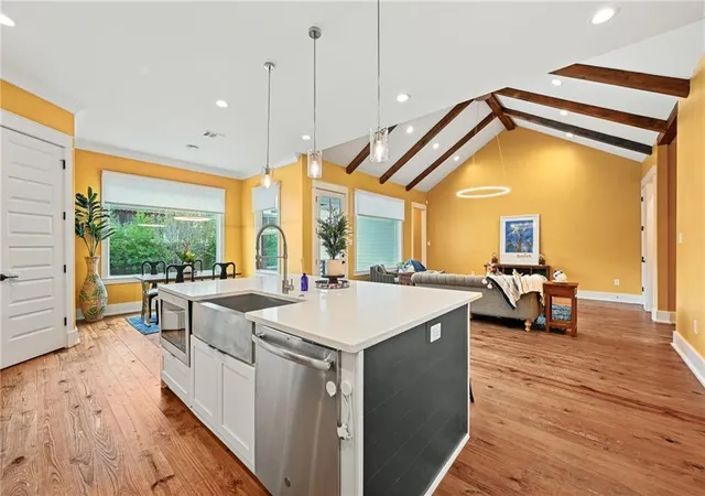 Photo 4 of Sale Pending at 5618 Chatham Dr, New Orleans, LA 70122 | MLS# 2560663 | Listing updated on 2026-09-28