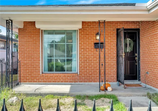 Photo 3 of Single family home for sale at 3412 Lake Villa Dr, Metairie, LA 70002 | MLS# 2560645 | Listing updated on 2026-09-22