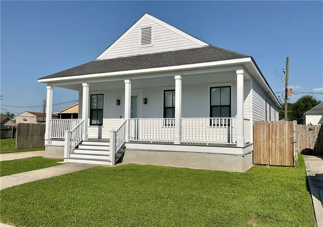 Photo 3 of Single family home for sale at 137 Seal Dr, Arabi, LA 70032 | MLS# 2560322 | Listing updated on 2026-09-19