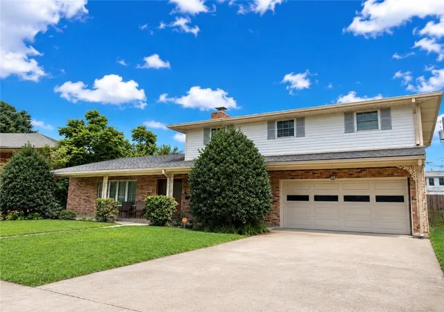 Photo 2 of Single family home for sale at 5517 Avron Blvd, Metairie, LA 70003 | MLS# 2561142 | Listing updated on 2026-09-19