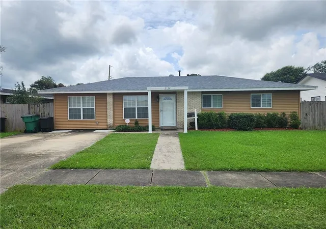 Photo 1 of Single family home for sale at 2124 S Butterfly Cir, Terrytown, LA 70056 | MLS# 2561099 | Listing updated on 2026-09-02