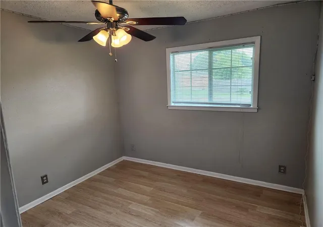 Photo 3 of Single family home for sale at 2124 S Butterfly Cir, Terrytown, LA 70056 | MLS# 2561099 | Listing updated on 2026-09-02