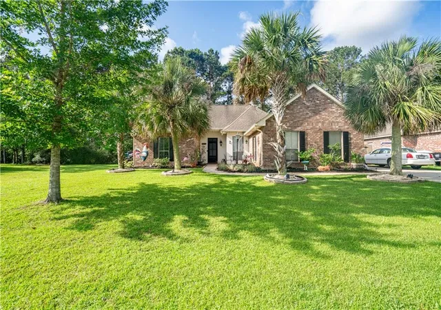Photo 2 of Sale Pending at 14092 Riverlake Dr, Covington, LA 70435 | MLS# 2561468 | Listing updated on 2026-09-07