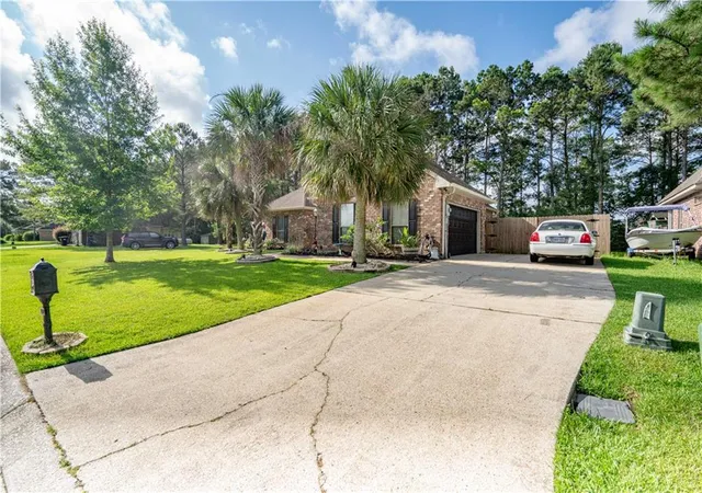 Photo 3 of Sale Pending at 14092 Riverlake Dr, Covington, LA 70435 | MLS# 2561468 | Listing updated on 2026-09-07