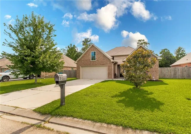 Photo 2 of Single family home for sale at 42087 Wood Ave, Ponchatoula, LA 70454 | MLS# 2561670 | Listing updated on 2026-10-06