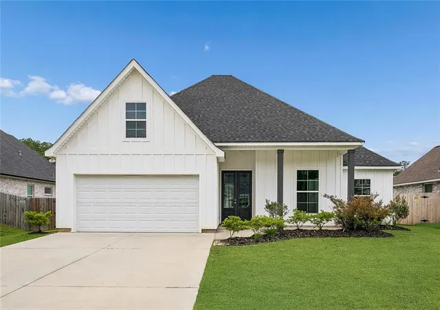 Single family home for sale at 72388 Homestead St, Covington, LA 70435 | MLS# 2561992