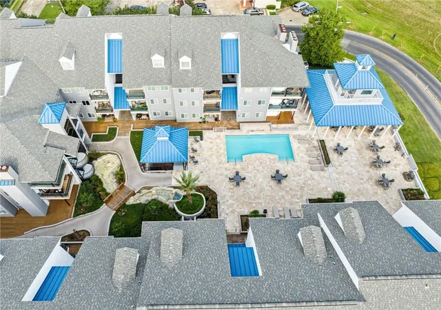 Listing Photo 3 - Condo for sale in building located at 420 Metairie Hammond Hwy, Metairie, LA 70005 - Unit #208