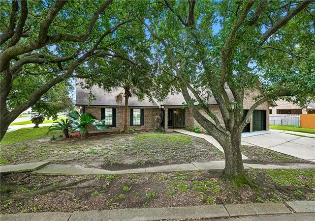 Photo 1 of Single family home for sale at 2500 Orbit Ct, Harvey, LA 70058 | MLS# 2561755 | Listing updated on 2026-09-21