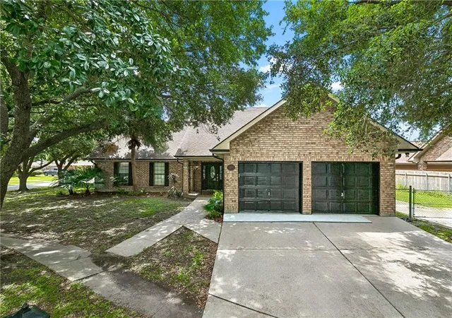 Photo 2 of Single family home for sale at 2500 Orbit Ct, Harvey, LA 70058 | MLS# 2561755 | Listing updated on 2026-09-21