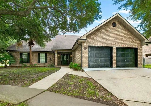 Photo 3 of Single family home for sale at 2500 Orbit Ct, Harvey, LA 70058 | MLS# 2561755 | Listing updated on 2026-09-21