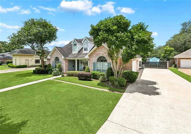 Photo 2 of Sale Pending at 304 Hawthorne St, Gretna, LA 70056 | MLS# 2559307 | Listing updated on 2026-09-22