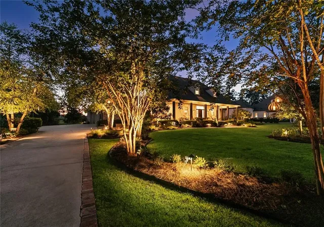 Photo 3 of Mansion for sale at 25 Hummingbird Rd, Covington, LA 70433 | MLS# 2554073 | Listing updated on 2026-09-22