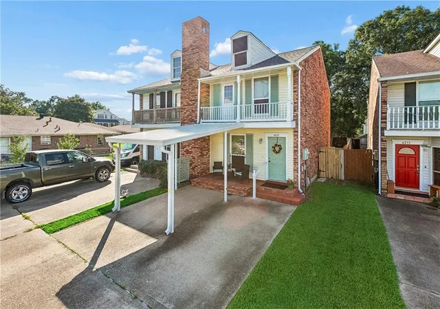 Townhouse for sale at 4213 River Rd, Jefferson, LA 70121 | MLS# 2561567