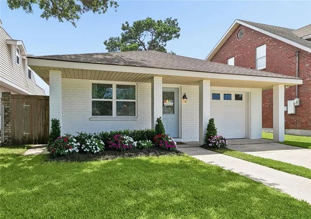 Photo 1 of Single family home for sale at 1304 Houma Blvd, Metairie, LA 70001 | MLS# 2562511 | Listing updated on 2026-09-22