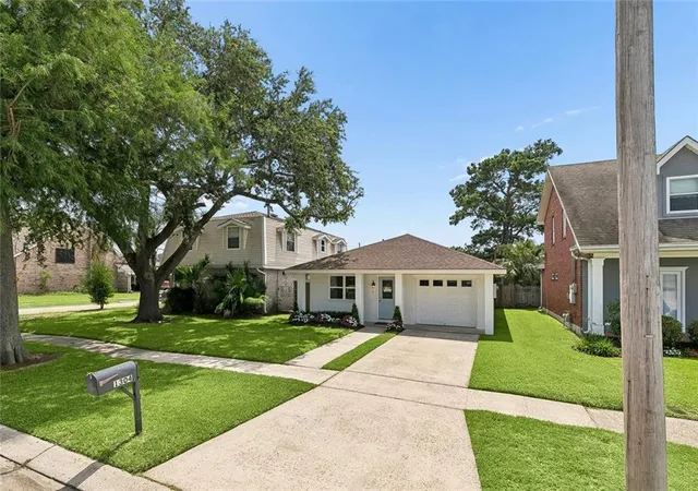 Photo 2 of Single family home for sale at 1304 Houma Blvd, Metairie, LA 70001 | MLS# 2562511 | Listing updated on 2026-09-22