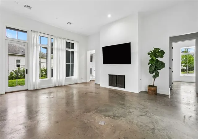 Photo 3 of Single family home for sale at 420 Melrose Ave, Covington, LA 70433 | MLS# 2563167 | Listing updated on 2026-09-19