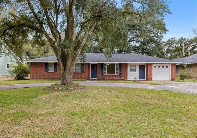 Photo 1 of Single family home for sale at 445 S 5th Street, Ponchatoula, LA 70454 | MLS# 2563533 | Listing updated on 2026-09-16