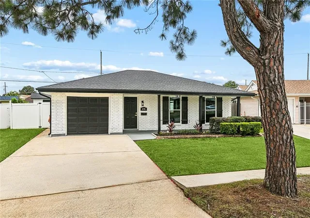 Photo 1 of Single family home for sale at 676 W Marlin Ct, Terrytown, LA 70056 | MLS# 2563597 | Listing updated on 2026-09-17