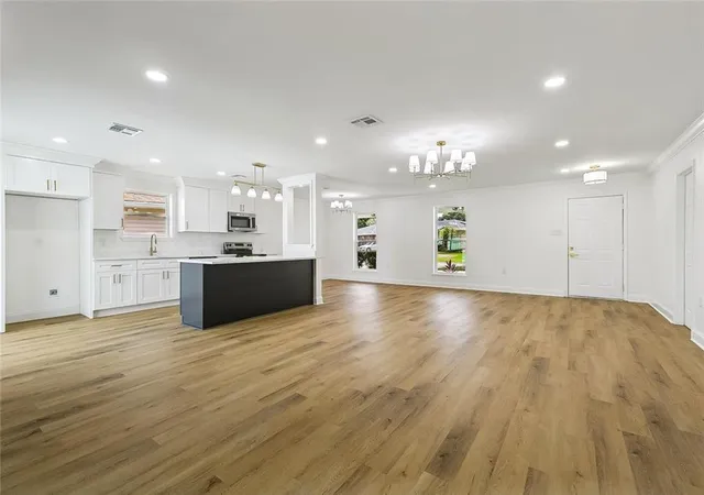Photo 3 of Single family home for sale at 676 W Marlin Ct, Terrytown, LA 70056 | MLS# 2563597 | Listing updated on 2026-09-17