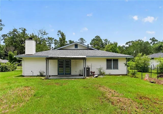Photo 3 of Sale Pending at 335 Branch St, Ponchatoula, LA 70454 | MLS# 2563705 | Listing updated on 2026-09-20