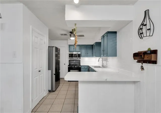 Photo 3 of Single family home for sale at 3821 Hillcrest Dr, Marrero, LA 70072 | MLS# 2563561 | Listing updated on 2026-09-29