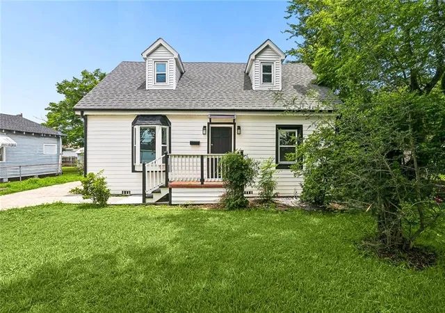 Photo 1 of Single family home for sale at 1045 Ave B, Westwego, LA 70094 | MLS# 2563812 | Listing updated on 2026-09-17