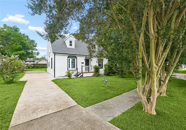 Photo 2 of Single family home for sale at 1045 Ave B, Westwego, LA 70094 | MLS# 2563812 | Listing updated on 2026-09-17