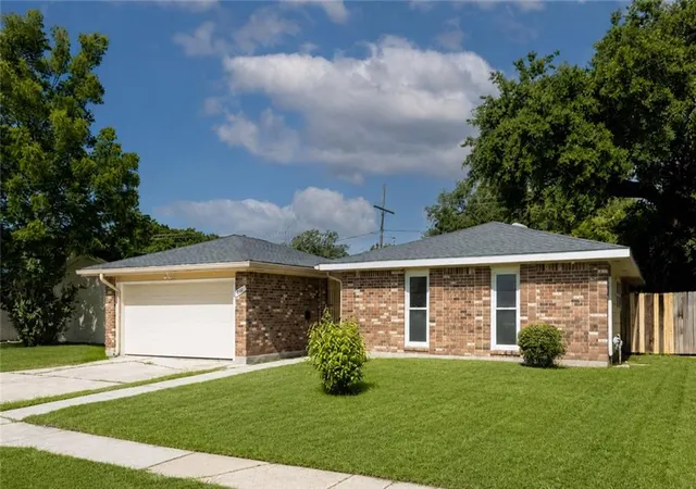 Photo 1 of Single family home for sale at 332 Westmeade Dr, Gretna, LA 70056 | MLS# 2564485 | Listing updated on 2026-09-30