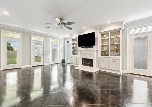 Photo 4 of Townhouse for sale at 216 Vine St, Metairie, LA 70005 | MLS# 2564324 | Listing updated on 2026-09-19