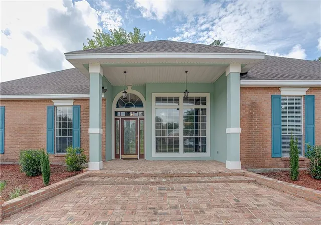 Photo 3 of Single family home for sale at 1104 Bay Ridge Dr, Slidell, LA 70461 | MLS# 2564459 | Listing updated on 2026-09-23
