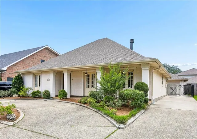 Photo 2 of Single family home for sale at 3621 Tolmas Dr, Metairie, LA 70002 | MLS# 2564499 | Listing updated on 2026-09-15