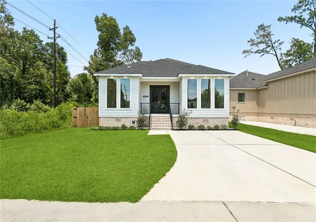 Photo 2 of Single family home for sale at 2337 Orleans St, Mandeville, LA 70448 | MLS# 2564278 | Listing updated on 2026-09-19