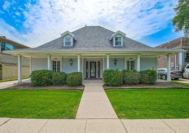 Photo 1 of Single family home for sale at 5539 Bellaire Dr, New Orleans, LA 70124 | MLS# 2564220 | Listing updated on 2026-09-19