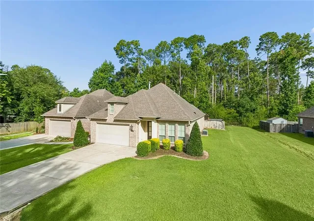 Photo 1 of Single family home for sale at 2064 Molitor St, Mandeville, LA 70448 | MLS# 2564284 | Listing updated on 2026-09-20