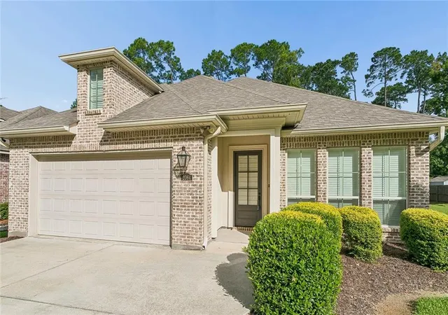 Photo 3 of Single family home for sale at 2064 Molitor St, Mandeville, LA 70448 | MLS# 2564284 | Listing updated on 2026-09-20