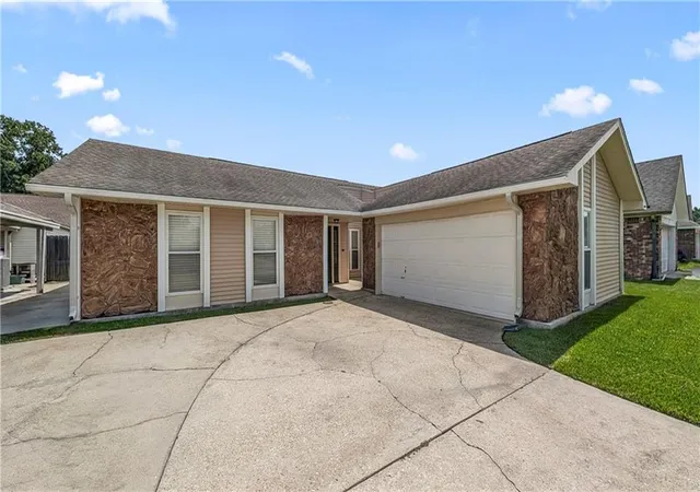 Photo 3 of Single family home for sale at 2740 Acorn St, Marrero, LA 70072 | MLS# 2562496 | Listing updated on 2026-09-22