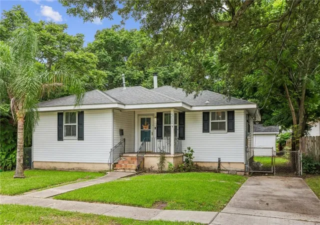 Photo 2 of Single family home for sale at 512 Henry Landry Ave, Metairie, LA 70003 | MLS# 2564572 | Listing updated on 2026-09-23