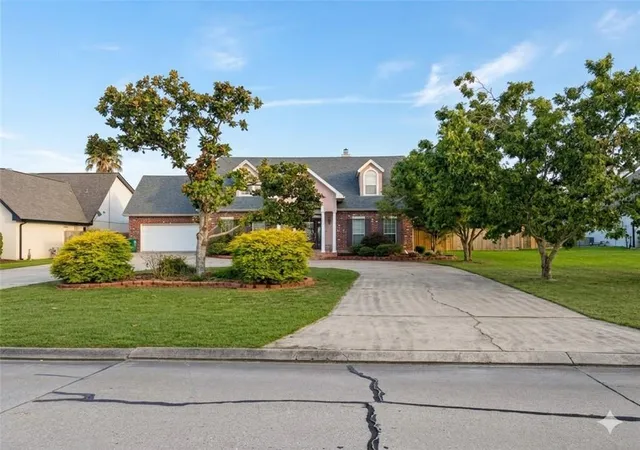 Photo 2 of Single family home for sale at 1065 Clipper Dr, Slidell, LA 70458 | MLS# 2565298 | Listing updated on 2026-09-28